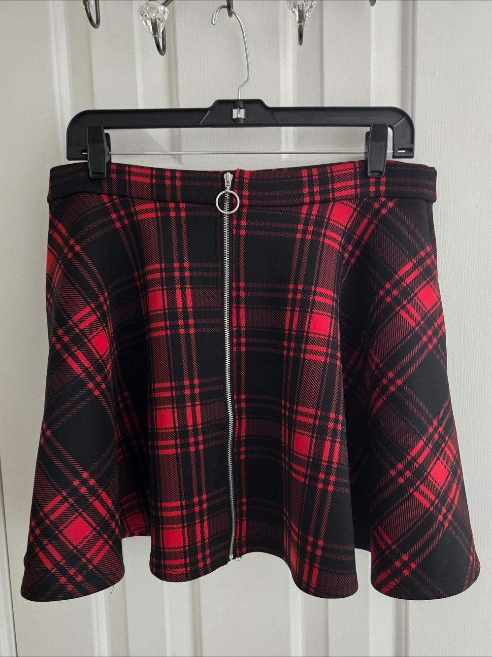 Hot Topic Black Red Plaid O-Ring Zip Front Skater Skirt M EUC Goth Punk Alt
